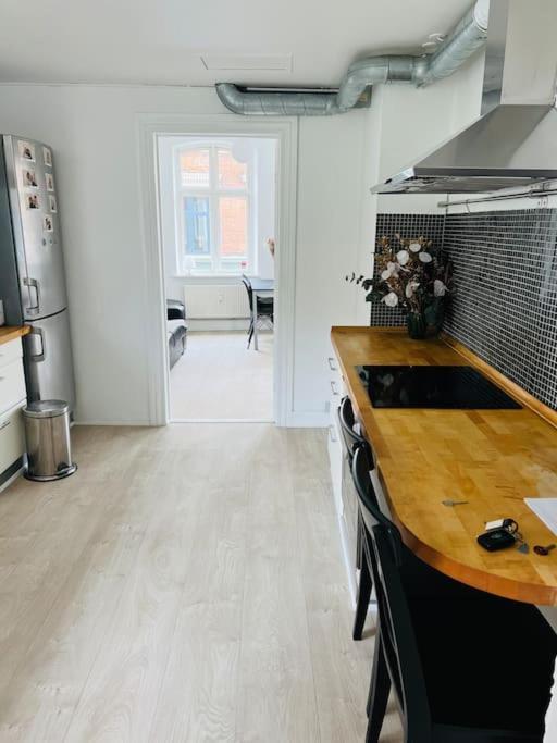 Lovely 1-Bedroom Condo In Aarhus C Luaran gambar
