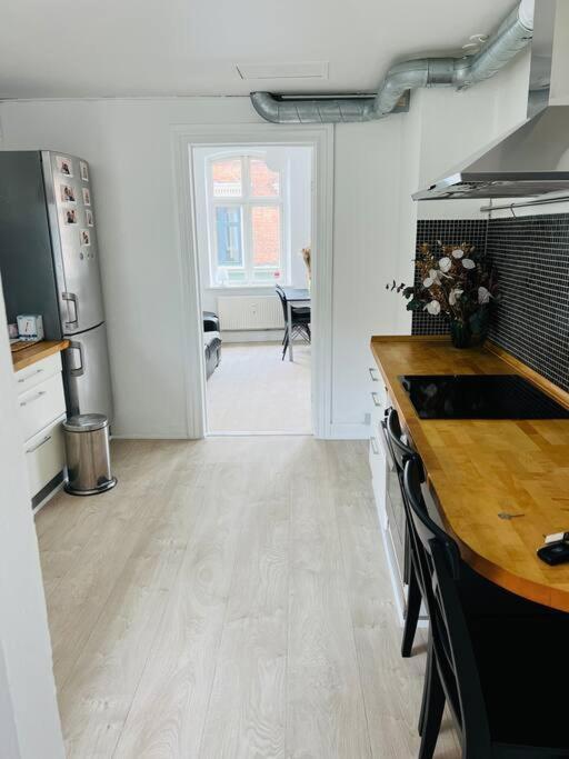 Lovely 1-Bedroom Condo In Aarhus C Luaran gambar